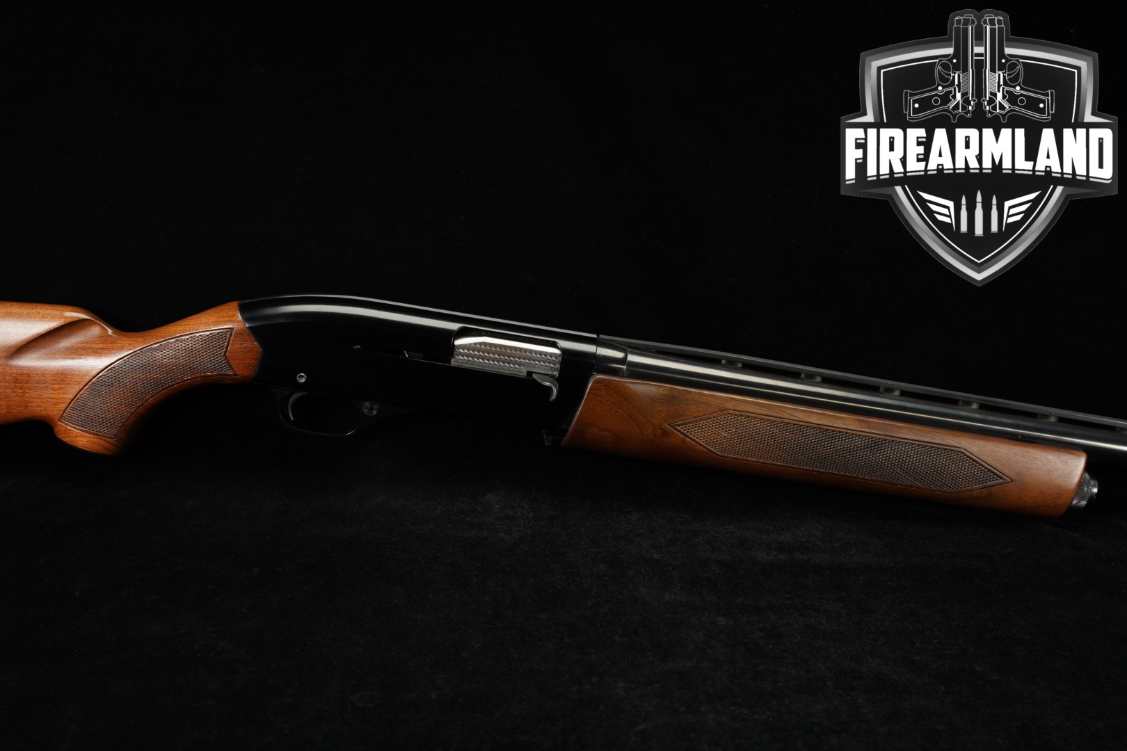 Winchester Repeating Arms Model 1400 MK II 12 Gauge Blued & Wood in Good Condition Thumbnail