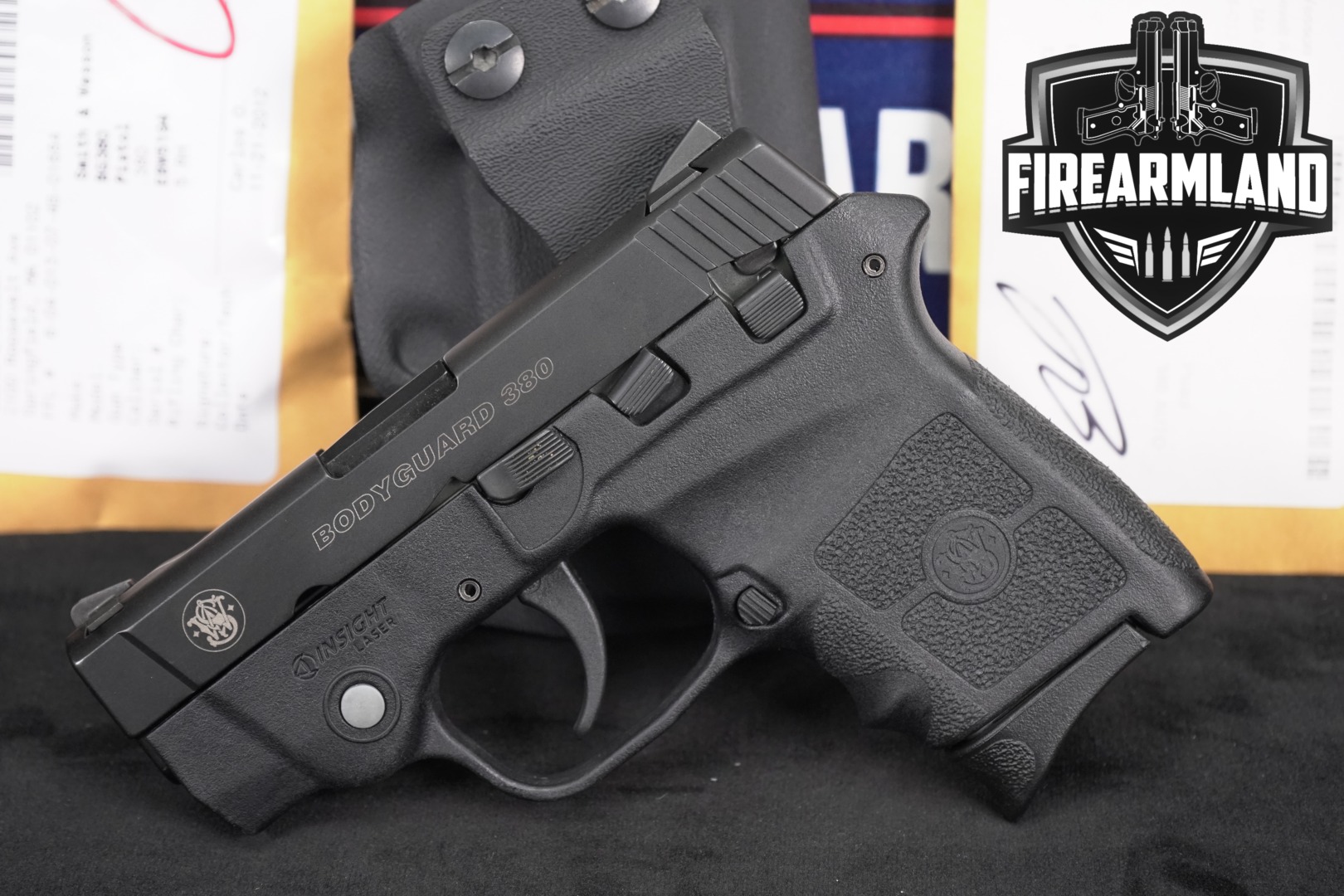 Smith & Wesson (S&W) Bodyguard 380 Integrated Insight Laser .380 ACP Black in Excellent Condition Thumbnail