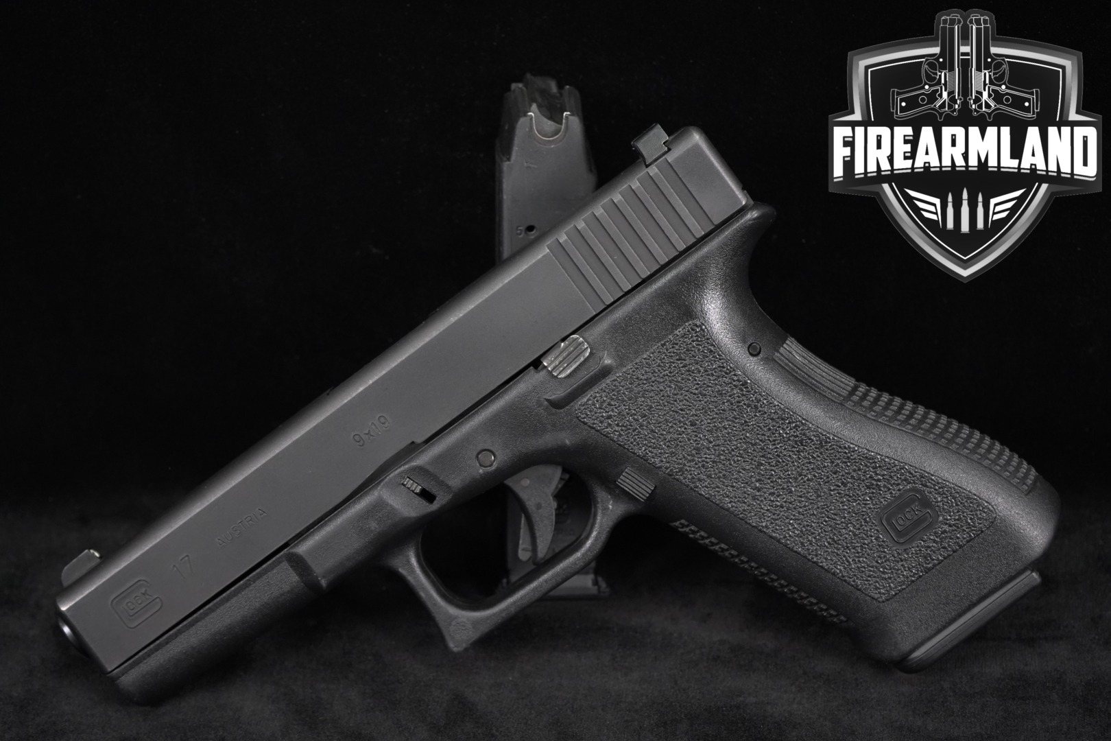 Glock G17 Gen 2 9mm Luger Black in Very Good Condition Thumbnail
