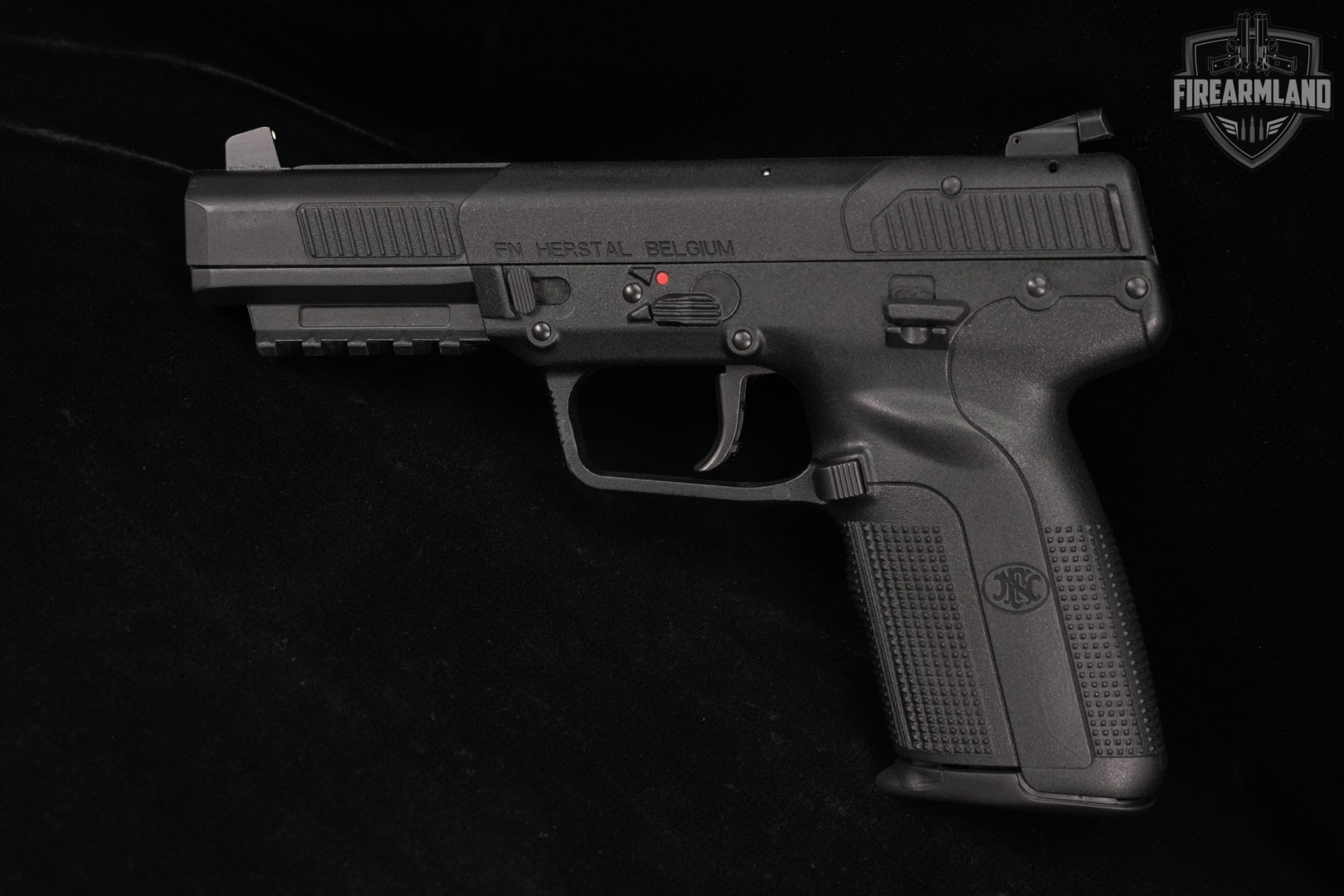 FN Five-seveN Mk2 5.7x28 4.8" 57 Mark 2 +3 MAGS & ORIG CASE-img-3