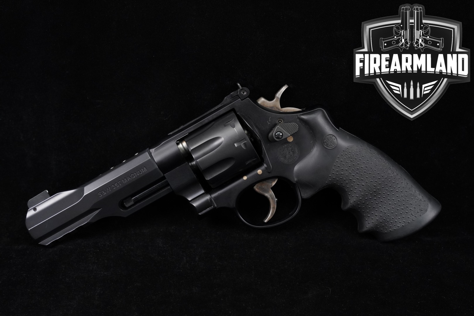 Smith & Wesson (S&W) Model 327 M&P R8, Performance Center .357 Mag. Black in Very Good Condition Thumbnail