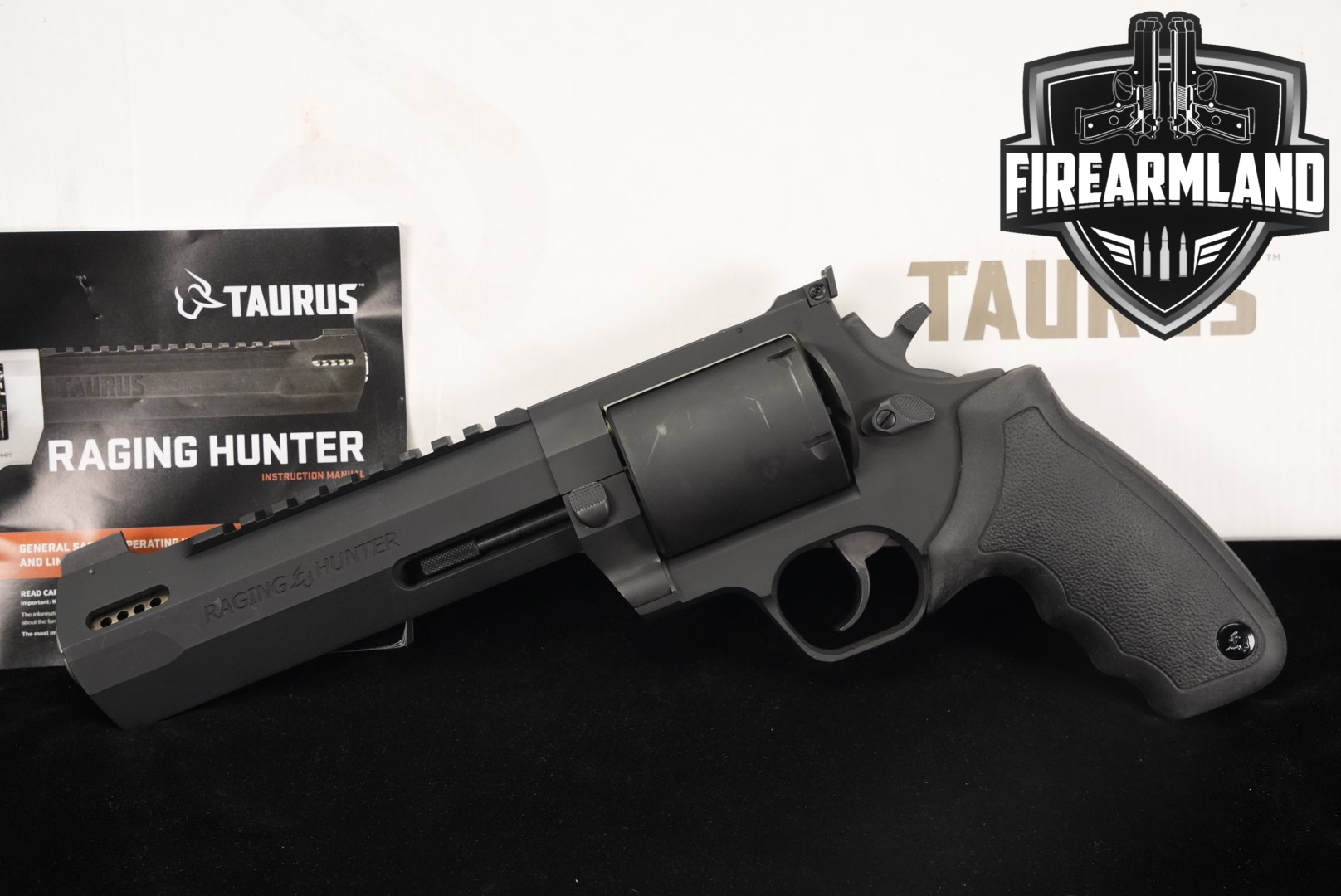 Taurus Raging Hunter 500H 500 S&W Magnum Black in Good Condition Thumbnail