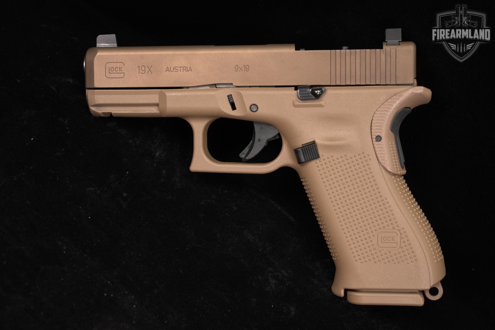 Glock 19X Gen5 Optics-Ready G19X Gen 5 9mm 4.02" FDE +3 MAGS & ORIG CASE-img-3