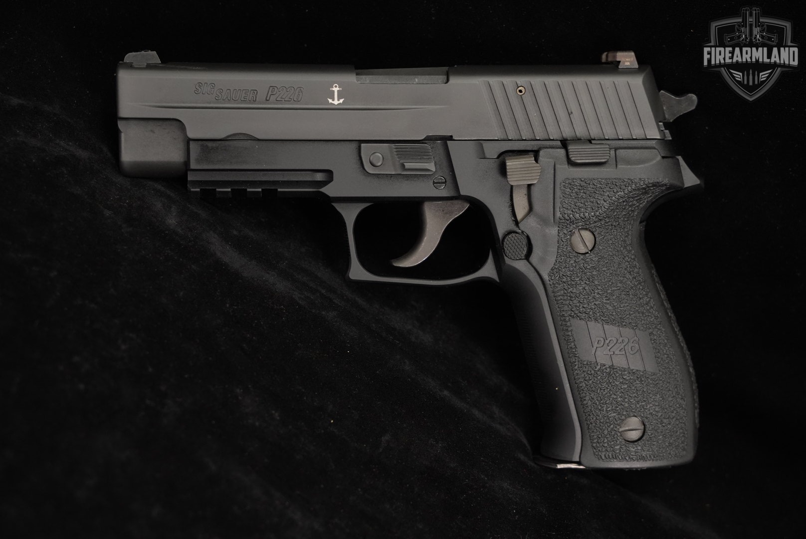 Sig Sauer P226 9mm 4.4 P 226 +2 MAGS & ORIG CASE-img-3