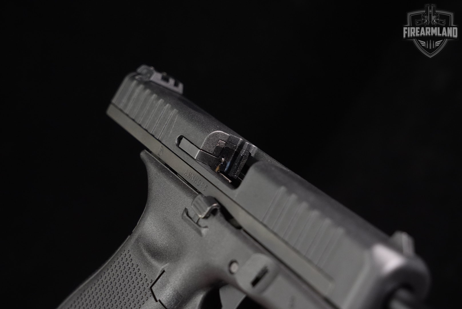 Glock 44 G44 22LR 4.02 +2 MAGS & ORIG CASE-img-11