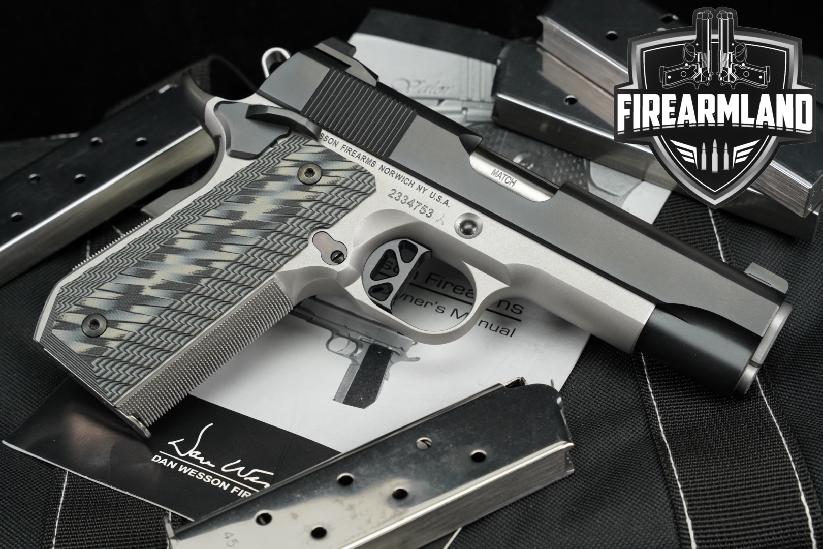 Dan Wesson Valor Commander .45 ACP Two-Tone Black & Stainless in Excellent Condition Thumbnail