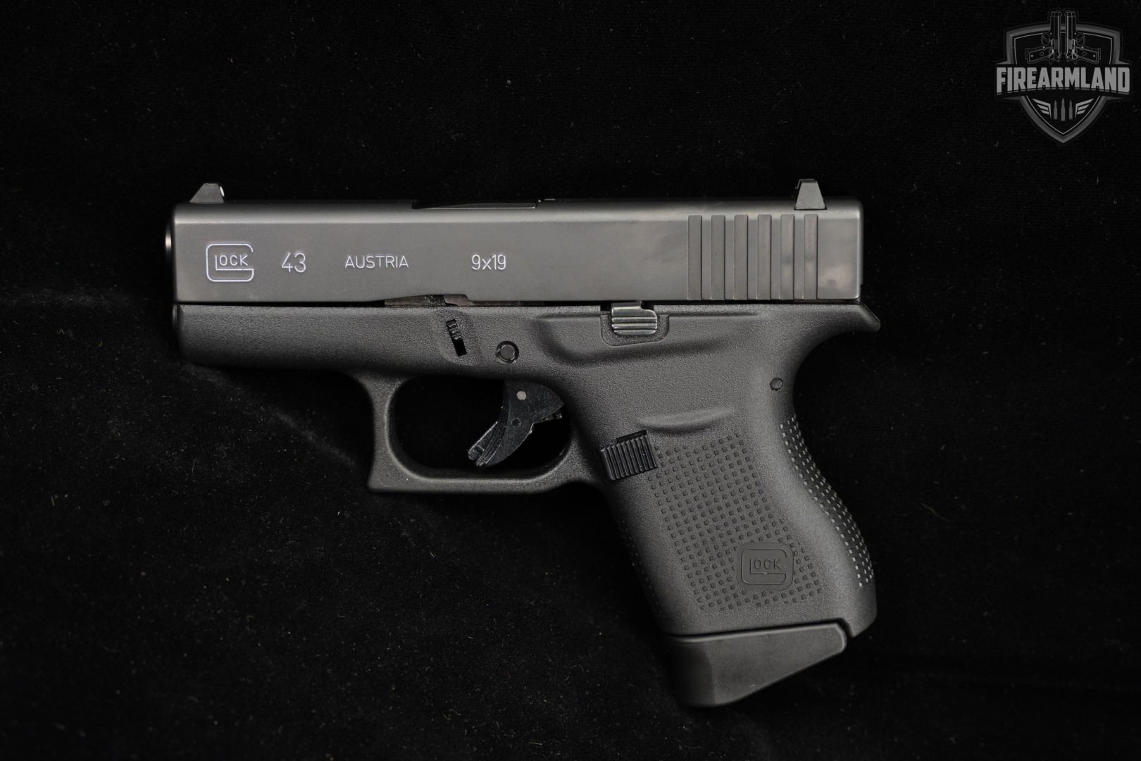 Glock 43 G43 9mm 3.41 +3 MAGS, ORIG CASE & HOLSTER-img-4