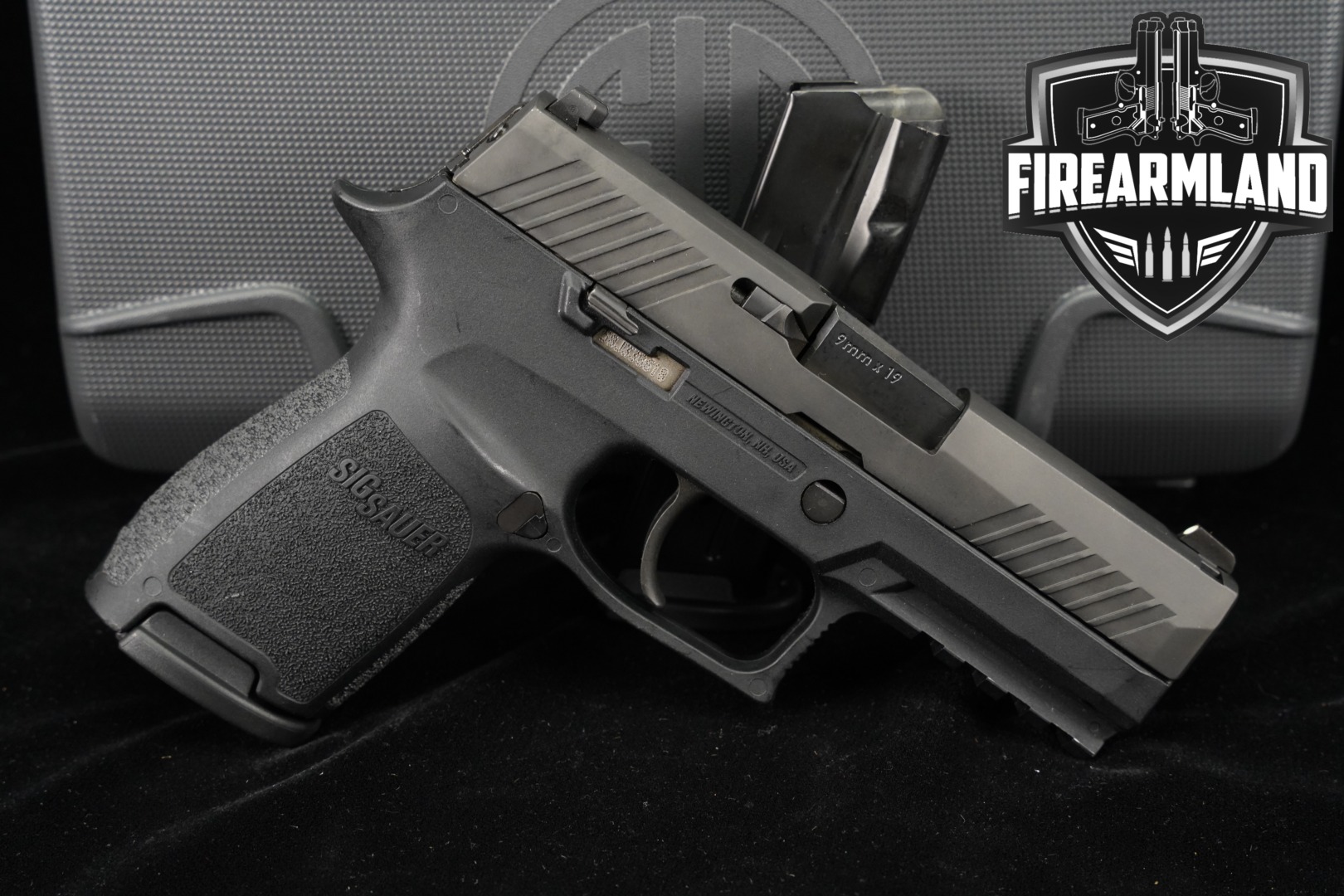 Sig Sauer P320 Compact 9mm 3.9" P 320 +2 MAGS & ORIG CASE-img-0