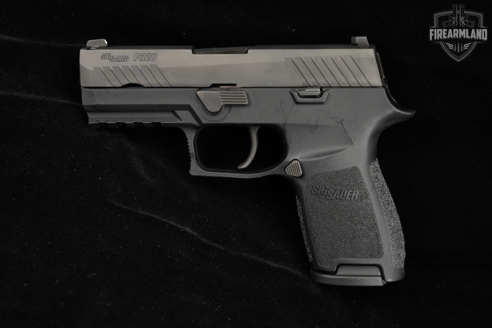 Sig Sauer P320 Compact 9mm 3.9" P 320 +2 MAGS & ORIG CASE-img-5