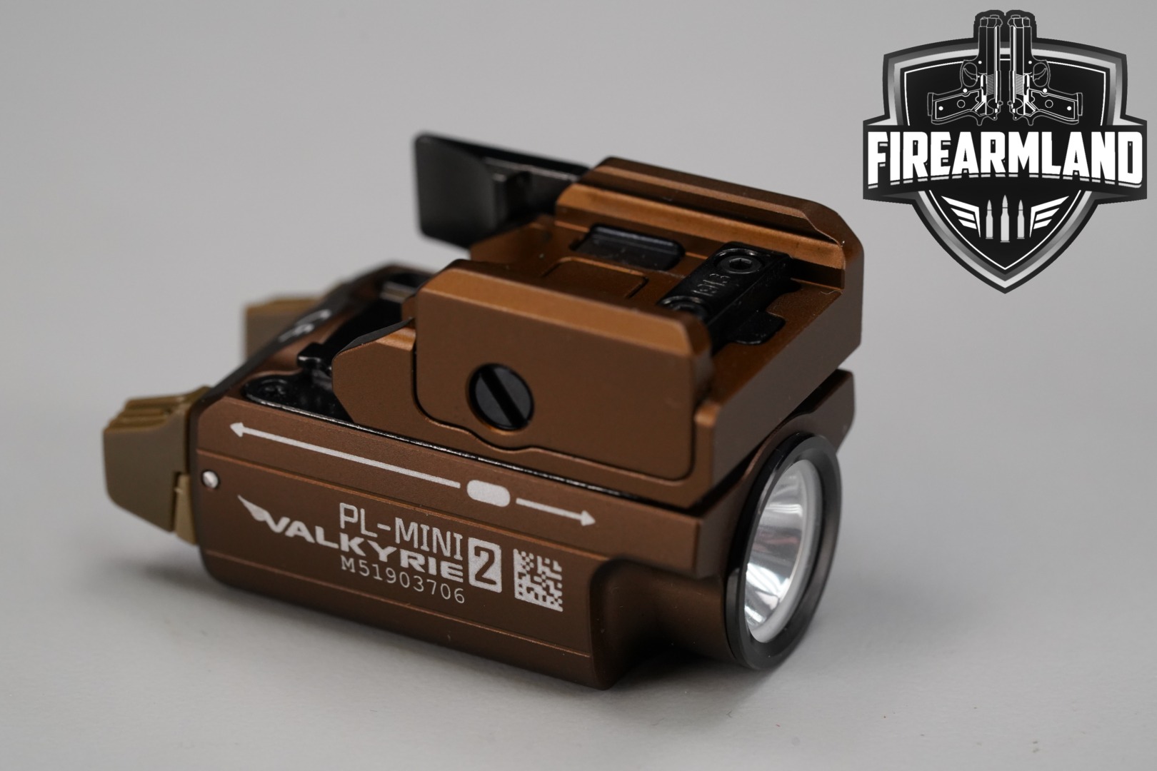 OLight PL-Mini Valkyrie 2 600 Lumens Desert Tan in Excellent Condition Thumbnail