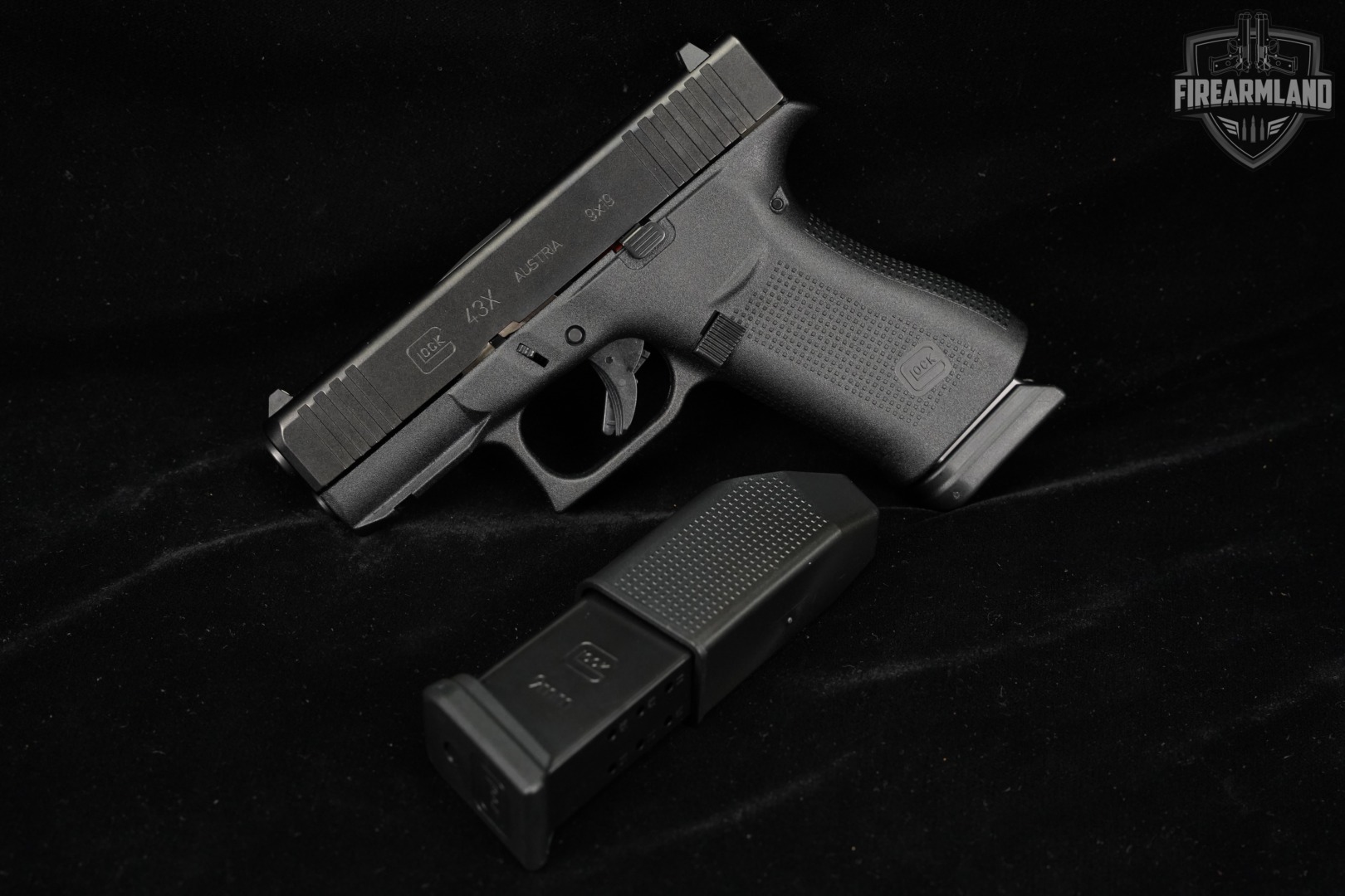 Glock 43X G43X Slimline 9mm 3.41" +2 MAGS & ORIG CASE-img-2