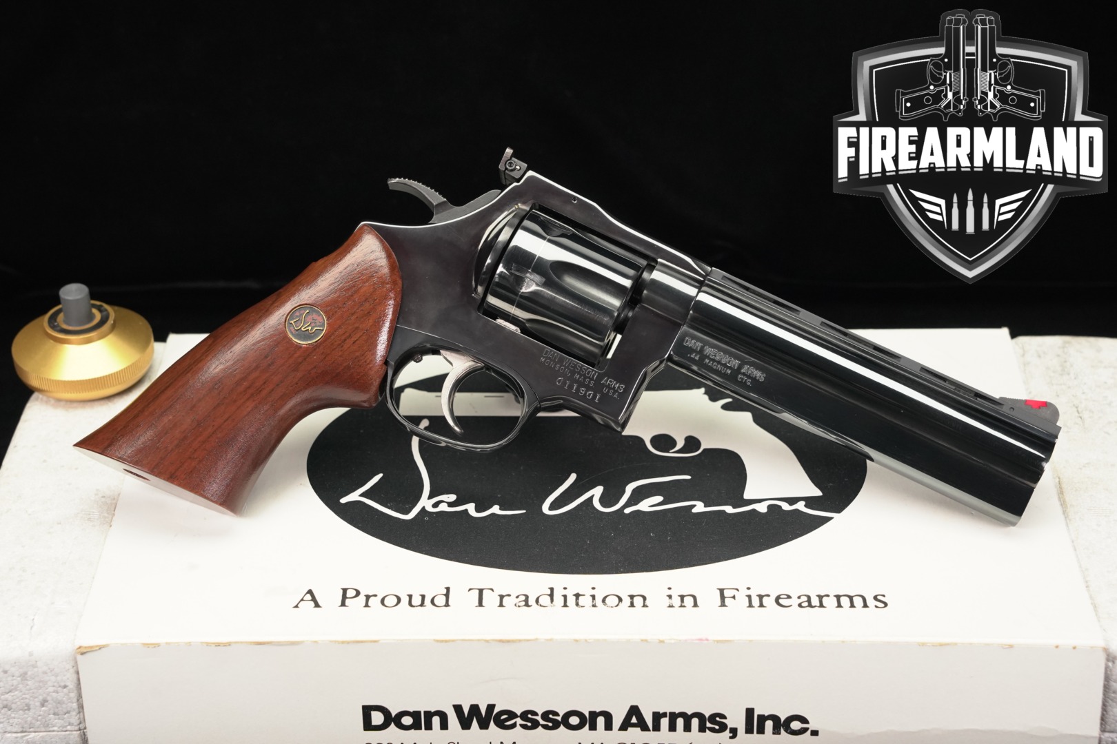 Dan Wesson Model 44 VH .44 Rem Magnum Bright Blue in Very Good Condition Thumbnail