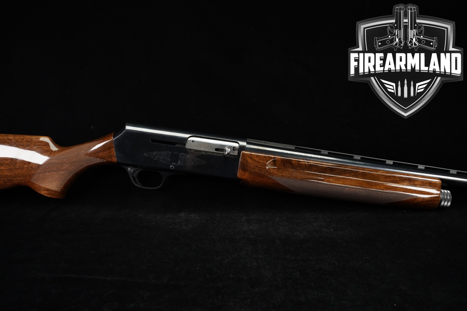 1974 Browning B-2000 12 Gauge Blued & Walnut in Good Condition Thumbnail