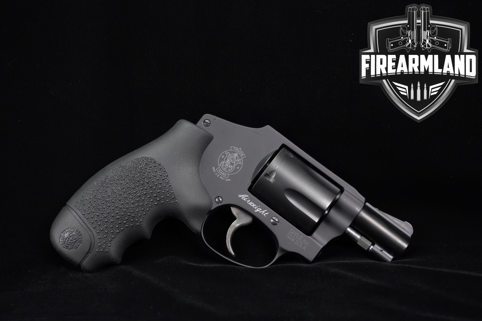 Smith & Wesson (S&W) Model 442-1 Airweight; No Internal Lock .38 Spl. Black in Very Good Condition Thumbnail