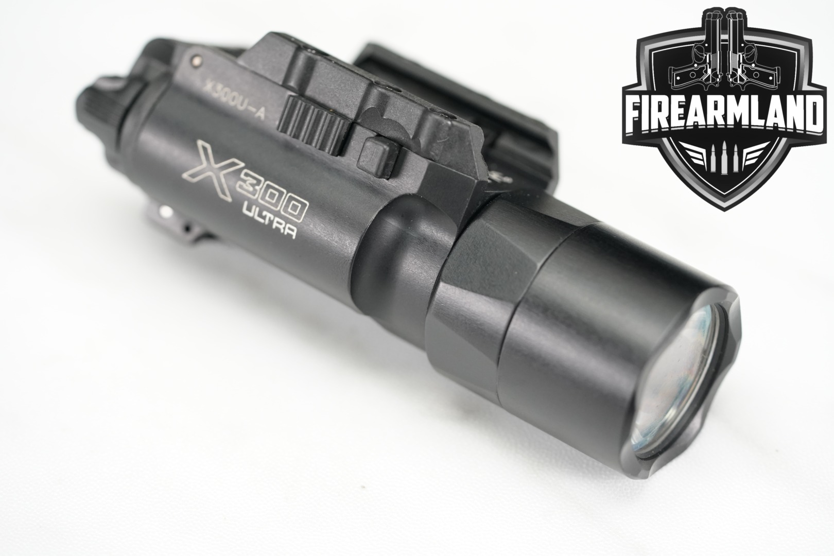 SureFire X300 Ultra in Excellent Condition Thumbnail