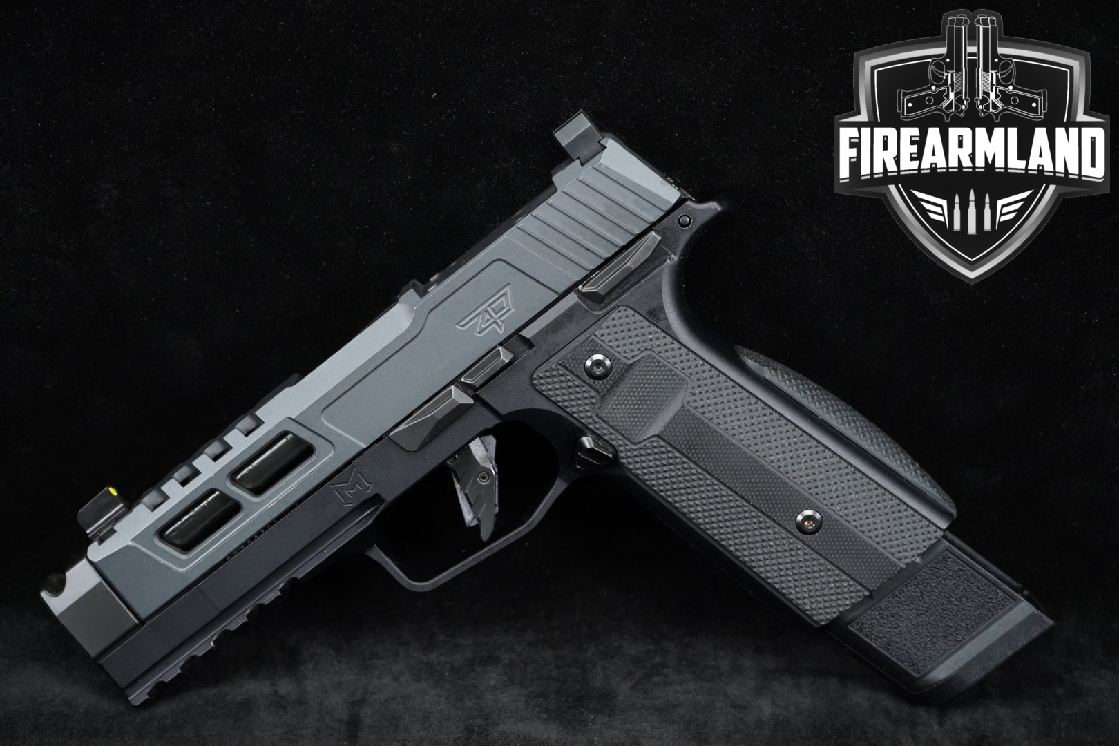 Sig Sauer P365X-Macro 9mm Luger Black in Excellent Condition Thumbnail