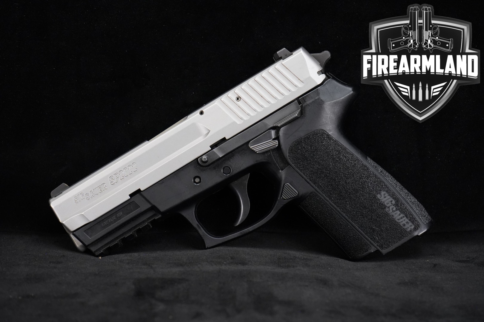 Sig Sauer SP2022 9mm Luger Two-Tone Silver & Black in Very Good Condition Thumbnail
