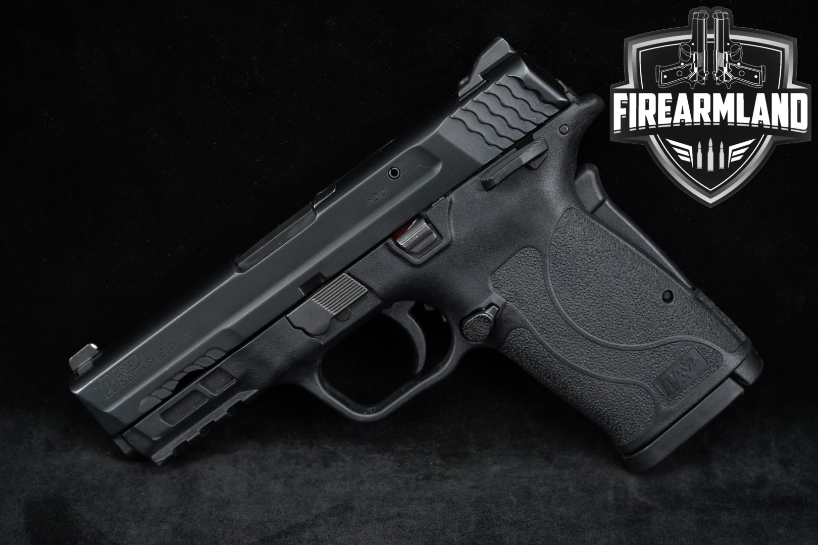 Smith & Wesson (S&W) M&P9 Shield EZ M2.0 Manual Thumb Safety 9mm Luger Black in Very Good Condition Thumbnail