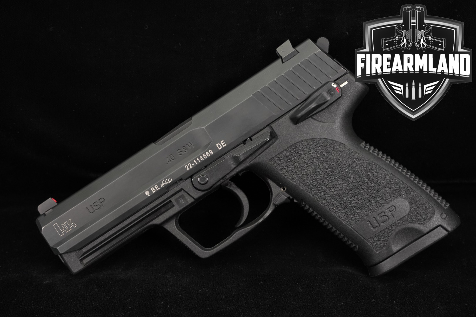 Heckler & Koch (H&K, HK) USP40 .40 S&W Black in Excellent Condition Thumbnail
