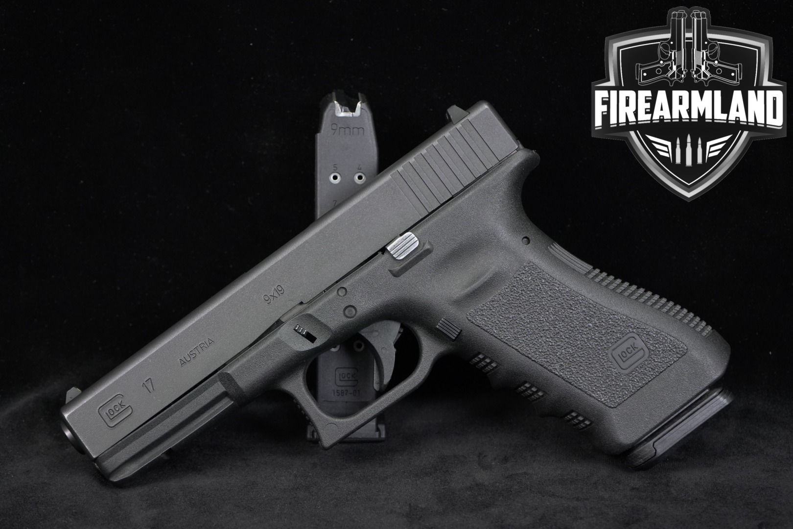 Glock G17 Gen 3 9mm Luger Black in Very Good Condition Thumbnail