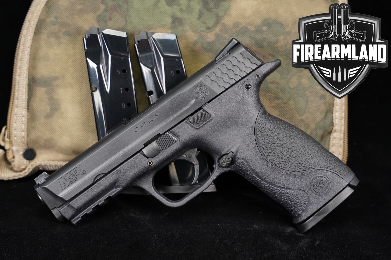 Smith & Wesson (S&W) M&P40 Full Size, Pre-M2.0, No Thumb Safety .40 S&W Black in Excellent Condition Thumbnail