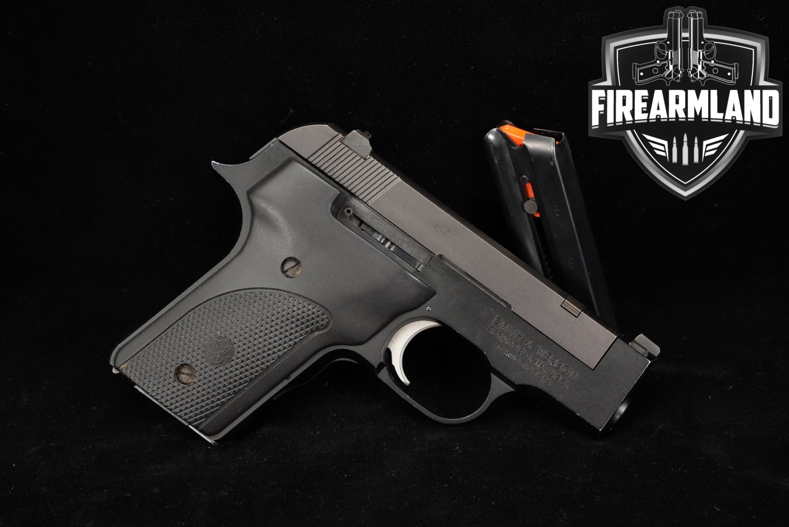 Smith & Wesson (S&W) Model 2214 .22 LR Blued in Good Condition Thumbnail