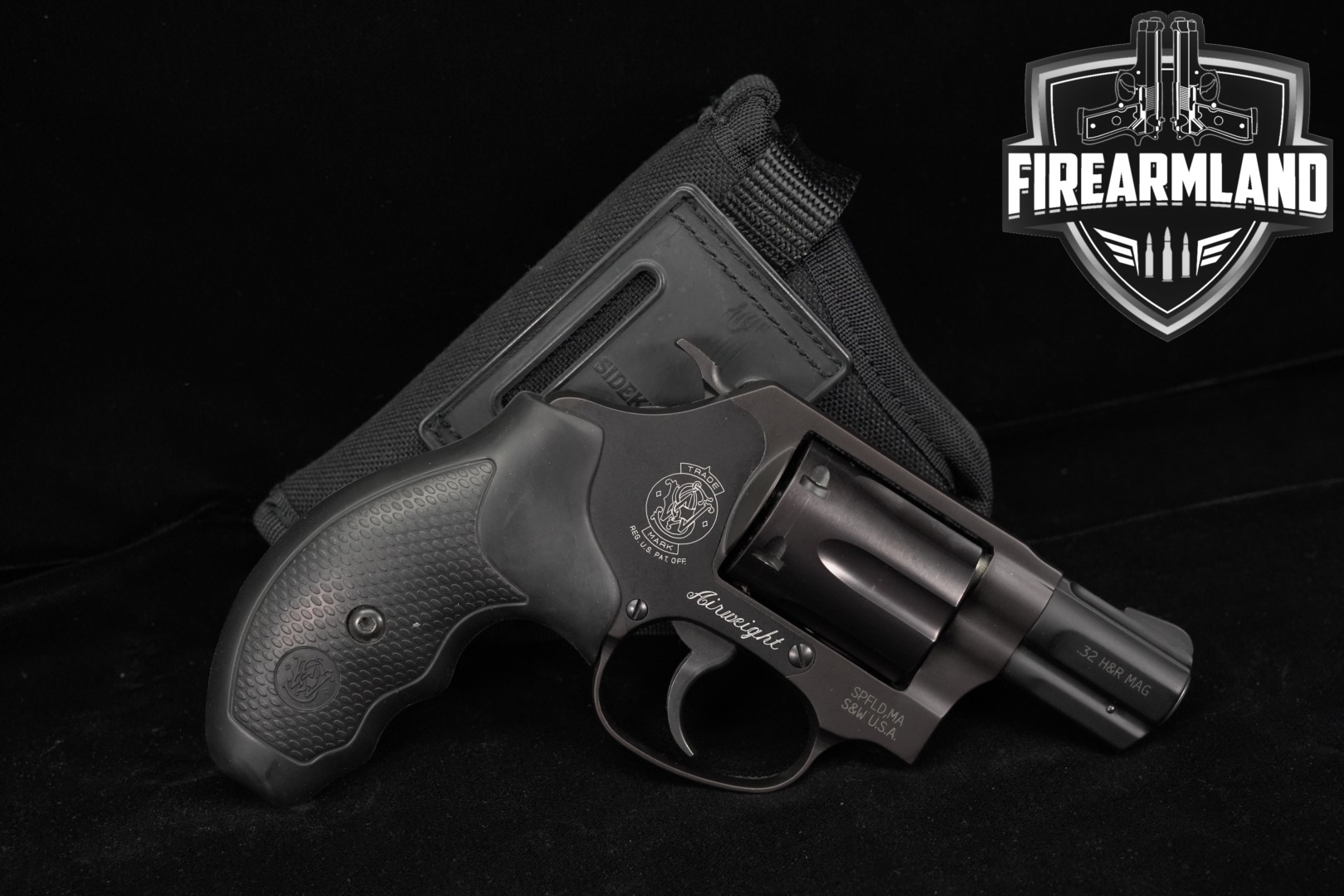 Smith & Wesson (S&W) Model 431PD Airweight .32 H&R MAG Black in Very Good Condition Thumbnail